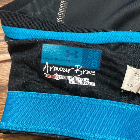 Under Armour Sports Bra - Picture 4 of 4
